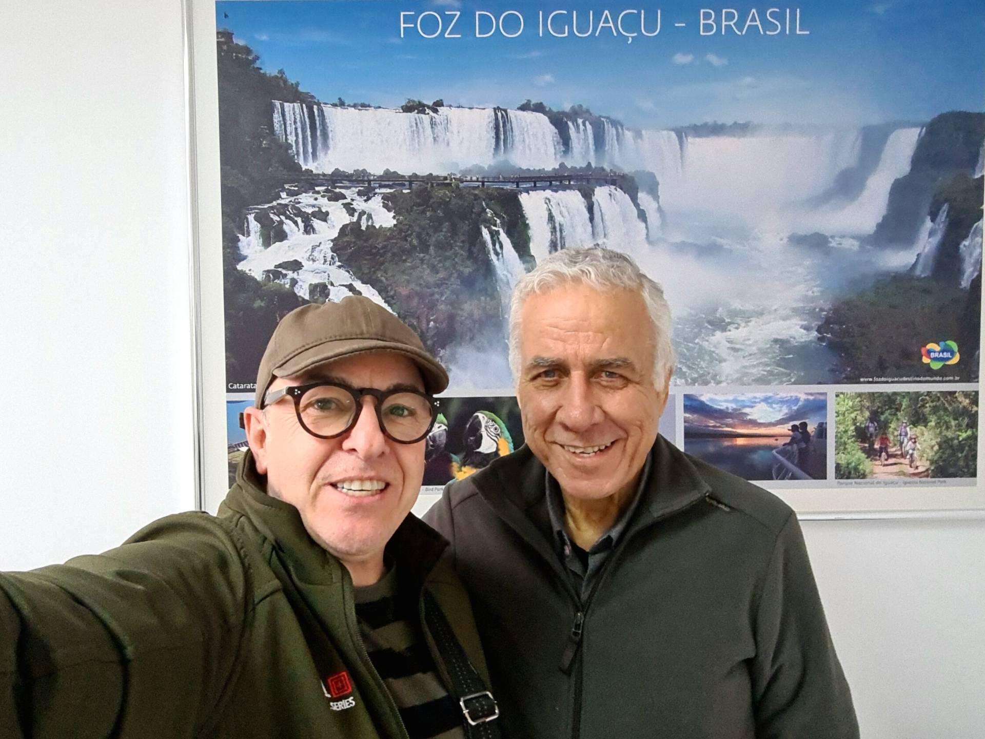 Ivan Mendes e o Professor Jacó e o quadro do Turismos no Paraná.
