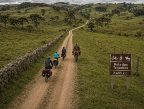Rota dos Tropeiros: extensão oficial da via-tronco de 2.400 km de cicloturismo autoguiado, destacando a escala do corredor histórico.